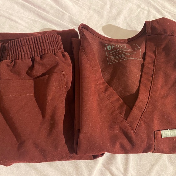 Figs burgundy scrub set - Picture 1 of 5
